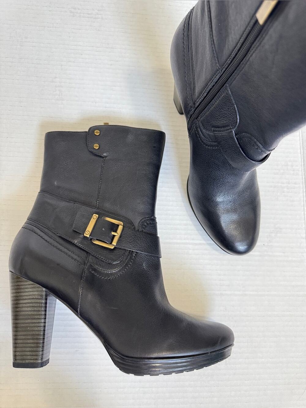 Clarks Black Leather Stacked Heel Ankle Boots Womens 11 Fall Classic Comfortable